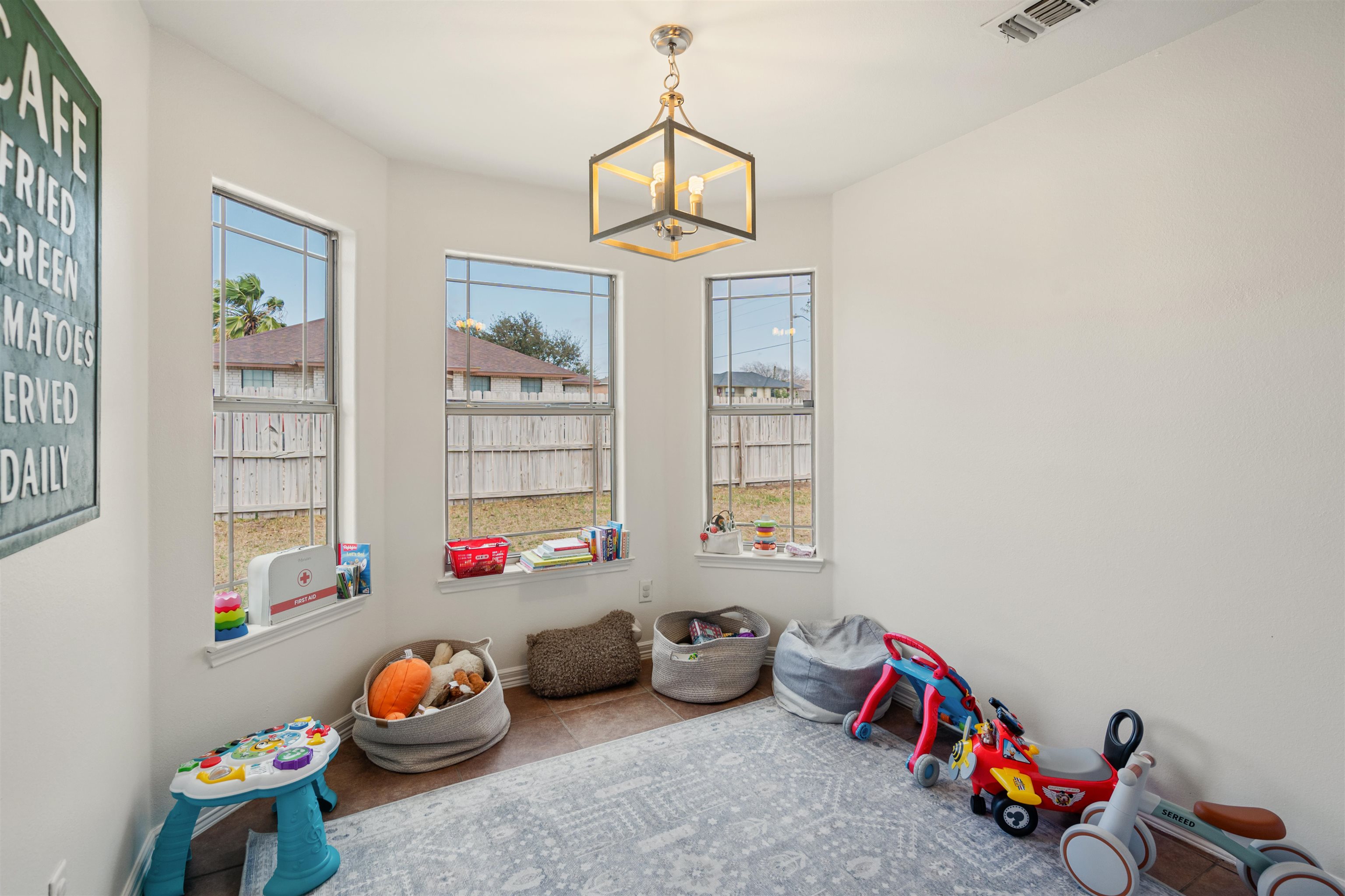 Image 16 of 47 For 201 Pete Dr  