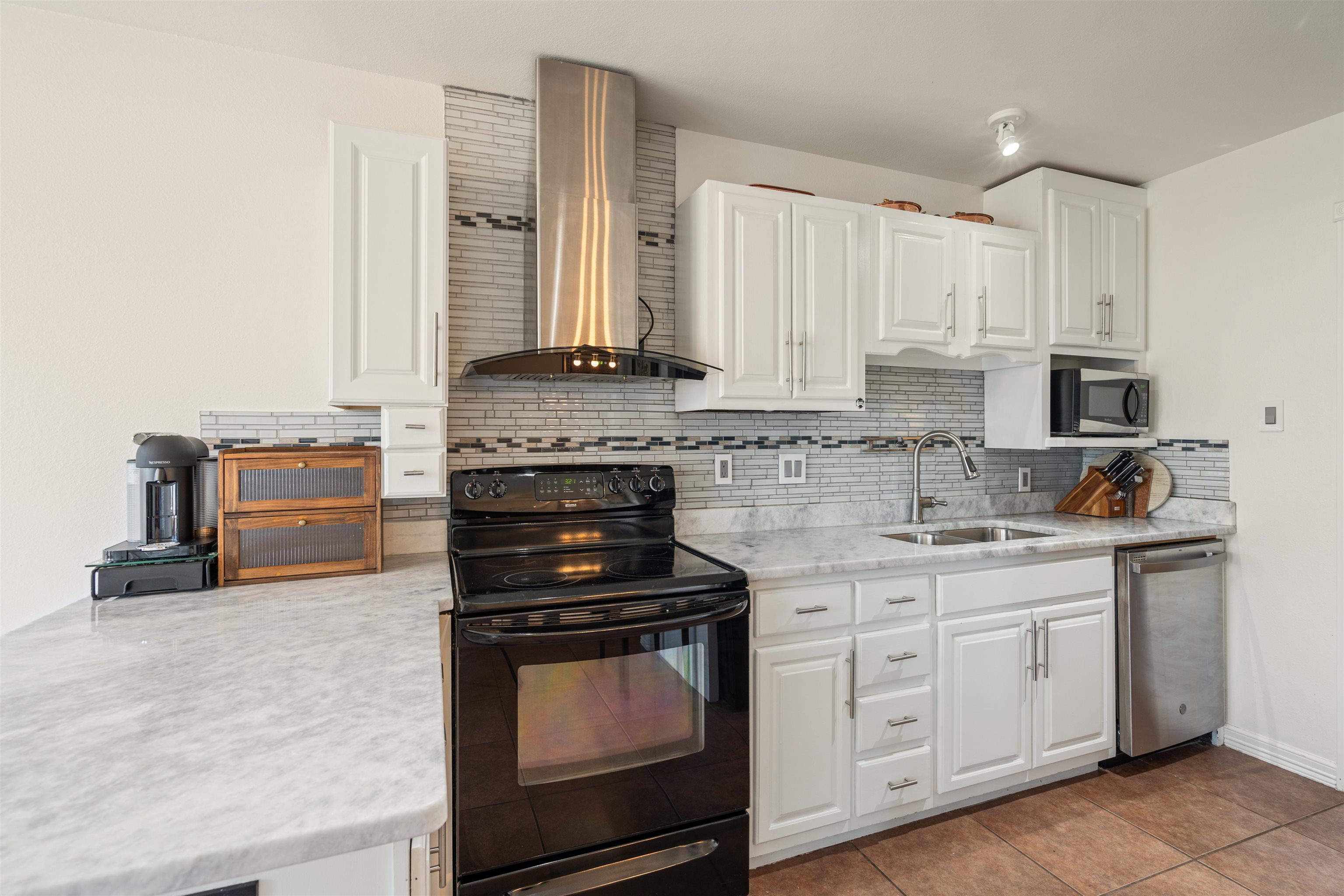 Image 18 of 47 For 201 Pete Dr  