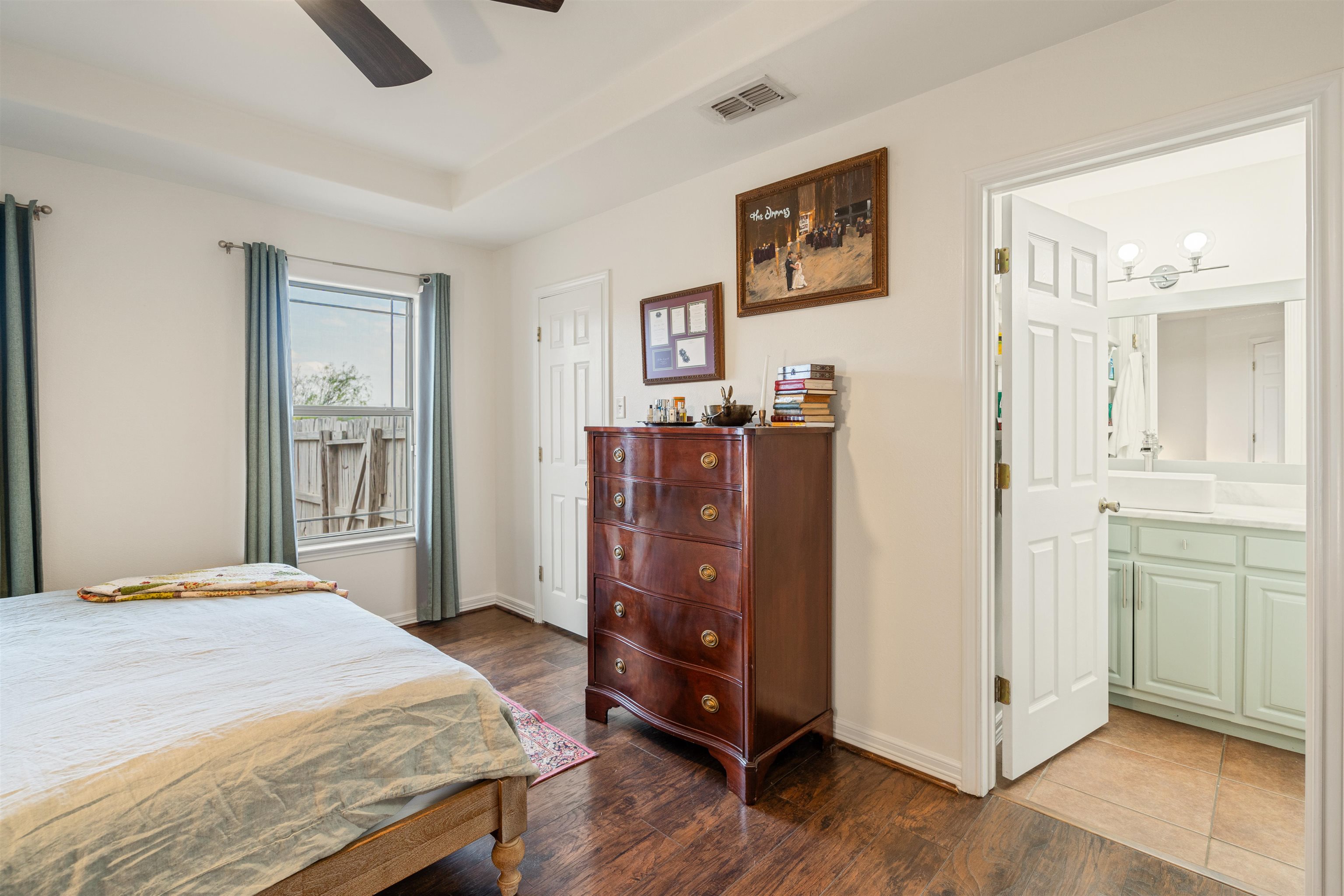 Image 23 of 47 For 201 Pete Dr  