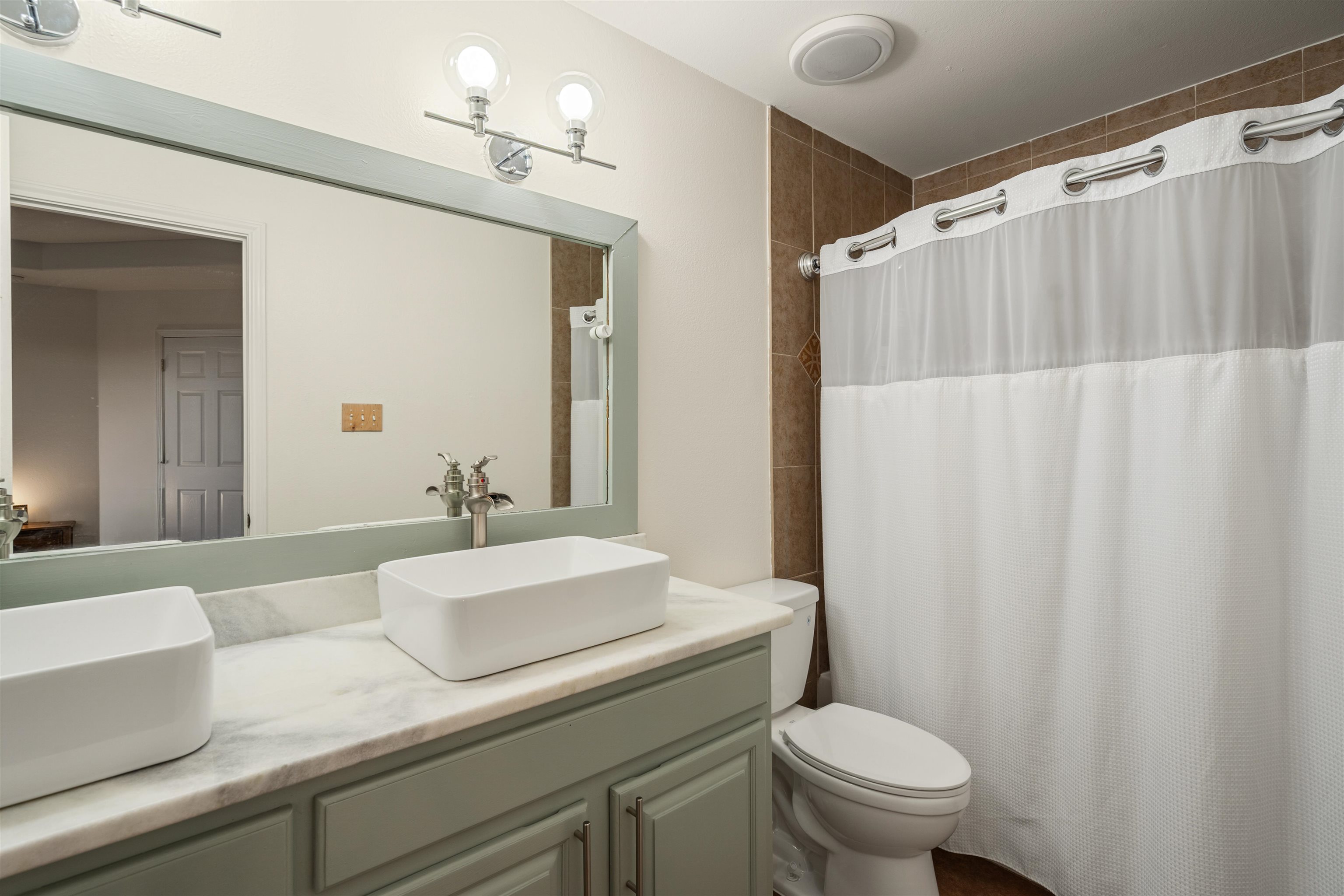 Image 26 of 47 For 201 Pete Dr  