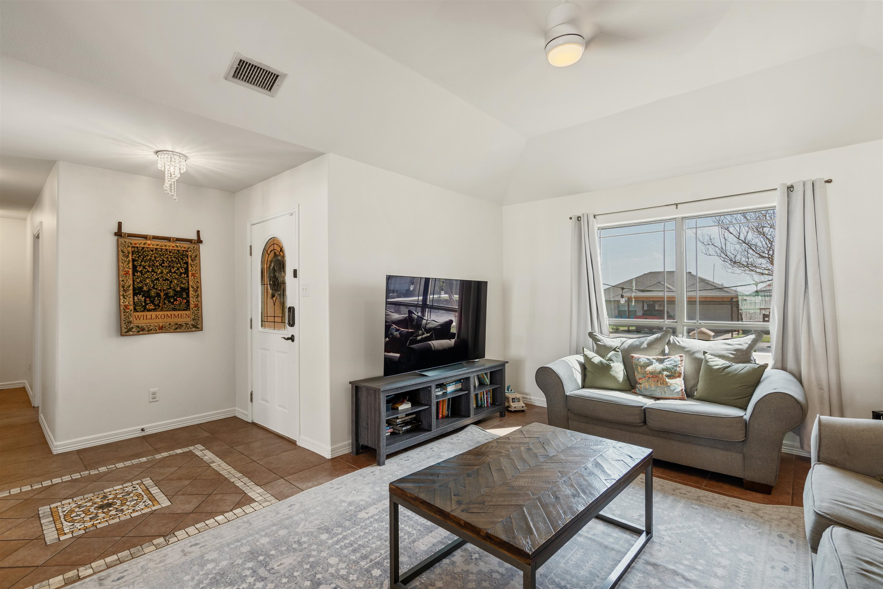 Image 9 of 47 For 201 Pete Dr  