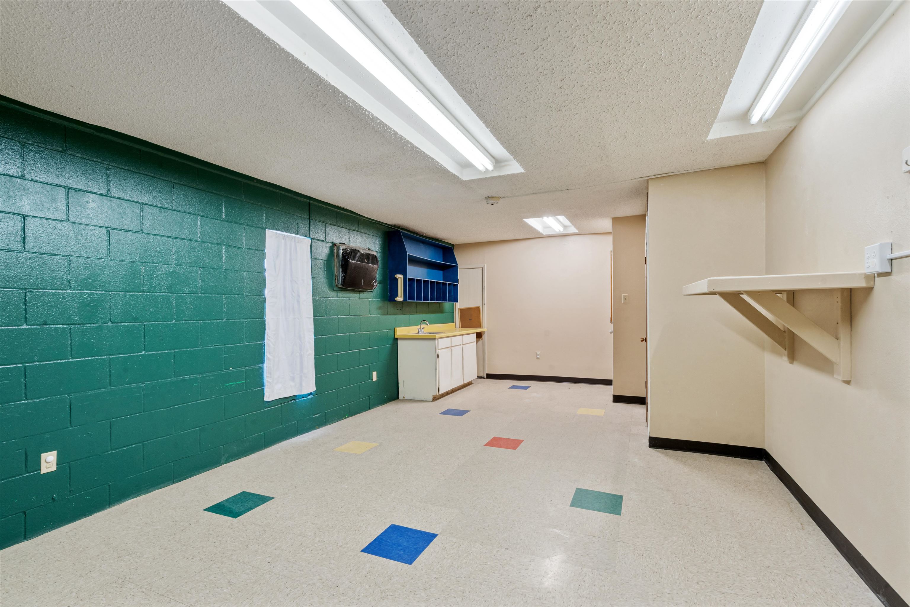 Image 32 of 46 For 3603 Veterans