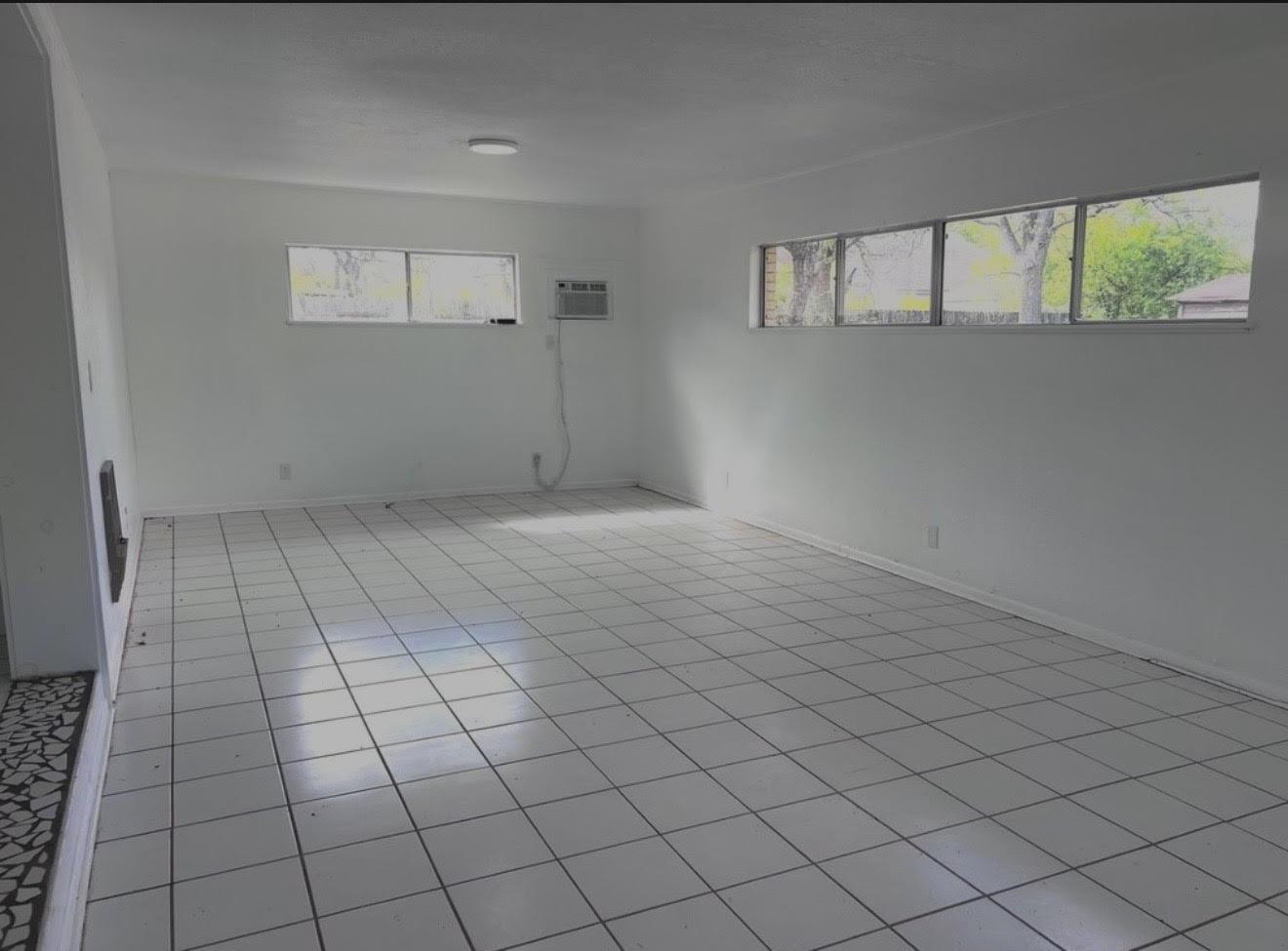 Listing photo id 8 for 535 4th N 