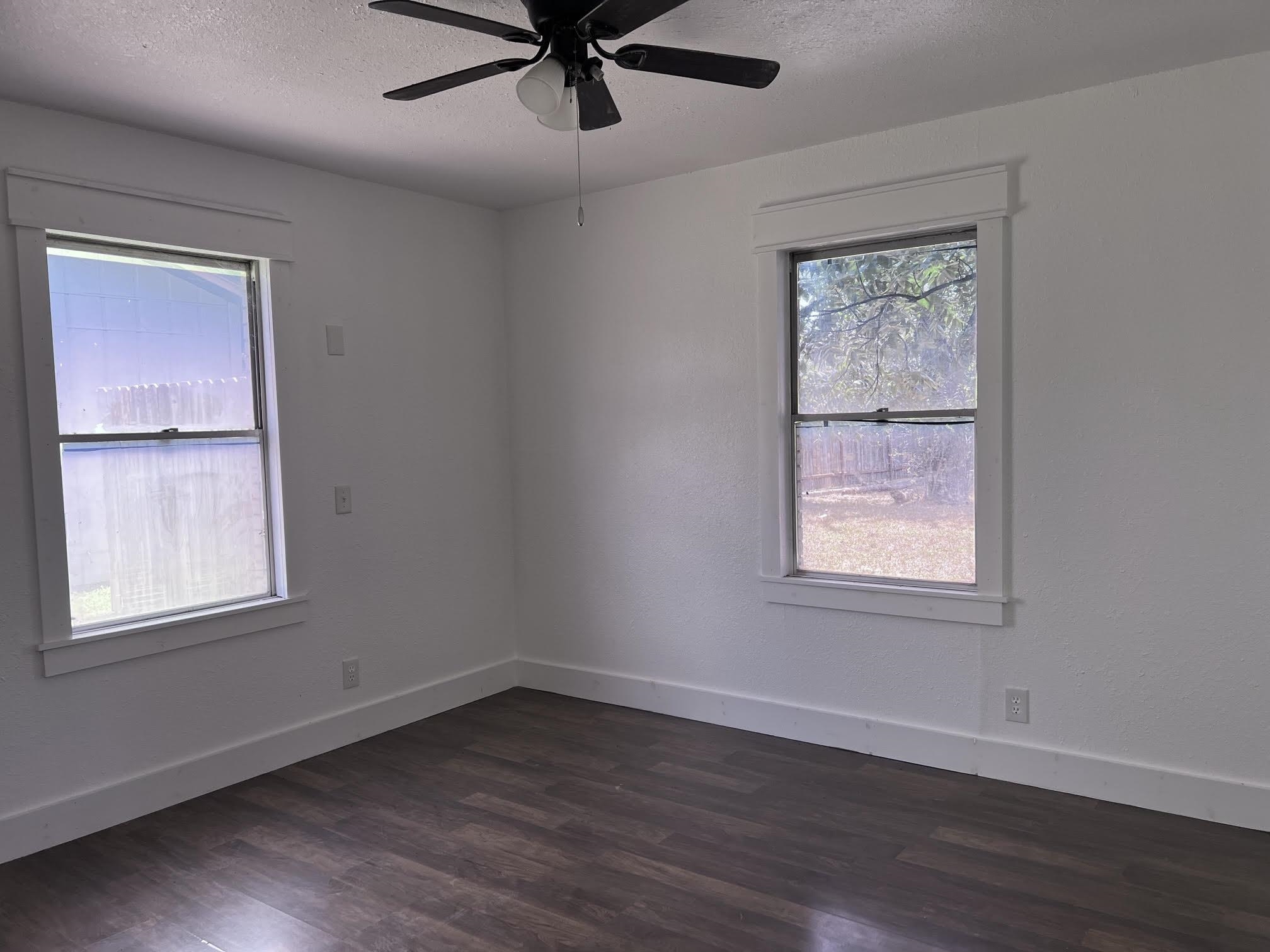 Listing photo id 10 for 535 4th N 