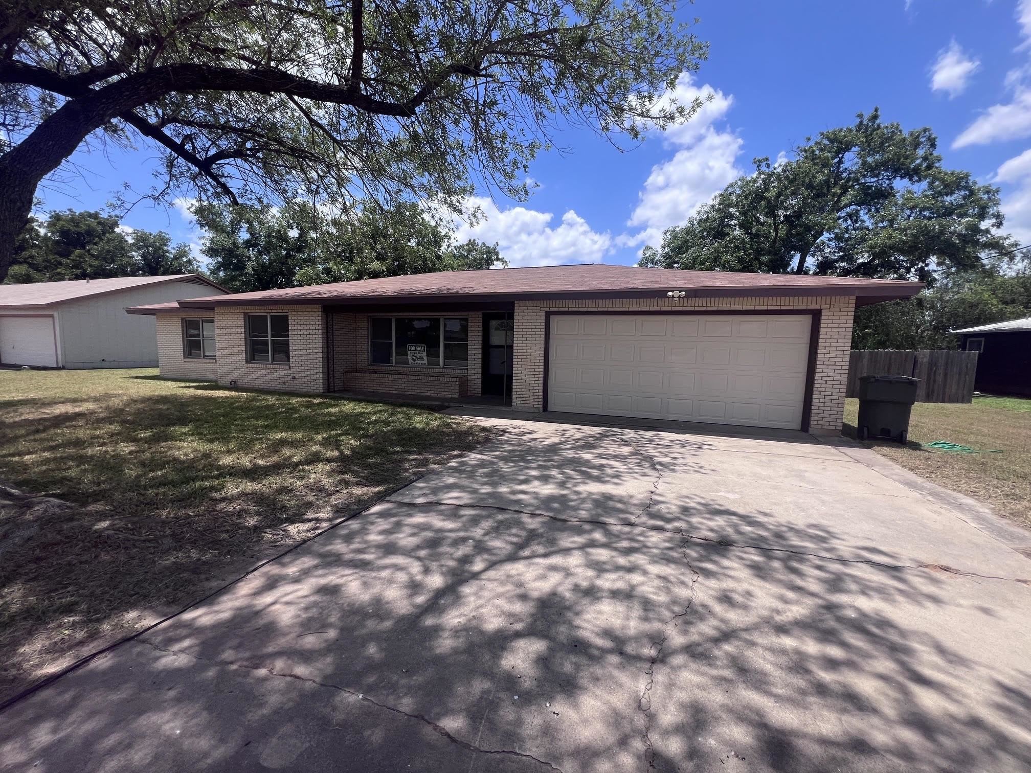 Listing photo id 0 for 535 4th N 