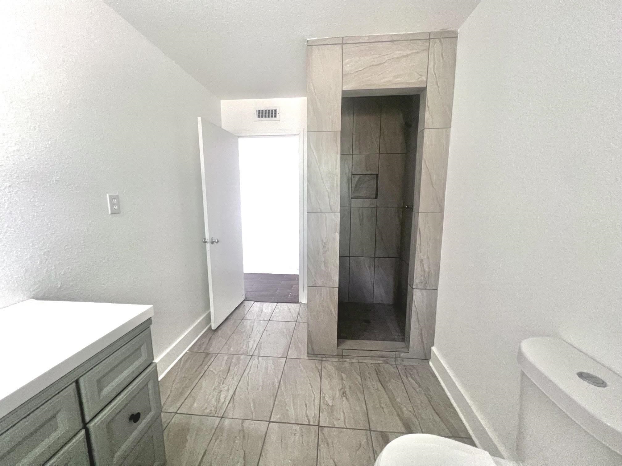 Listing photo id 20 for 535 4th N 