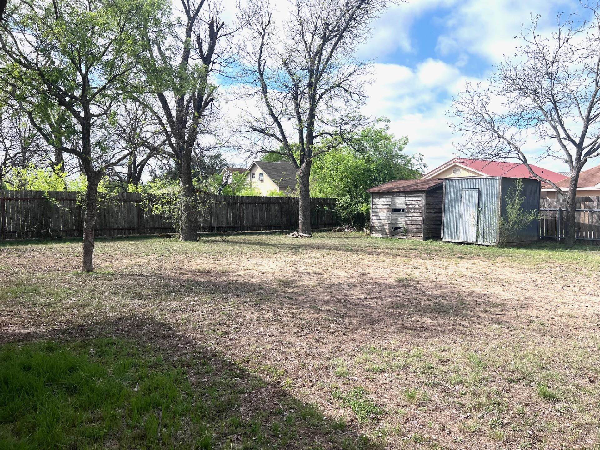 Listing photo id 24 for 535 4th N 