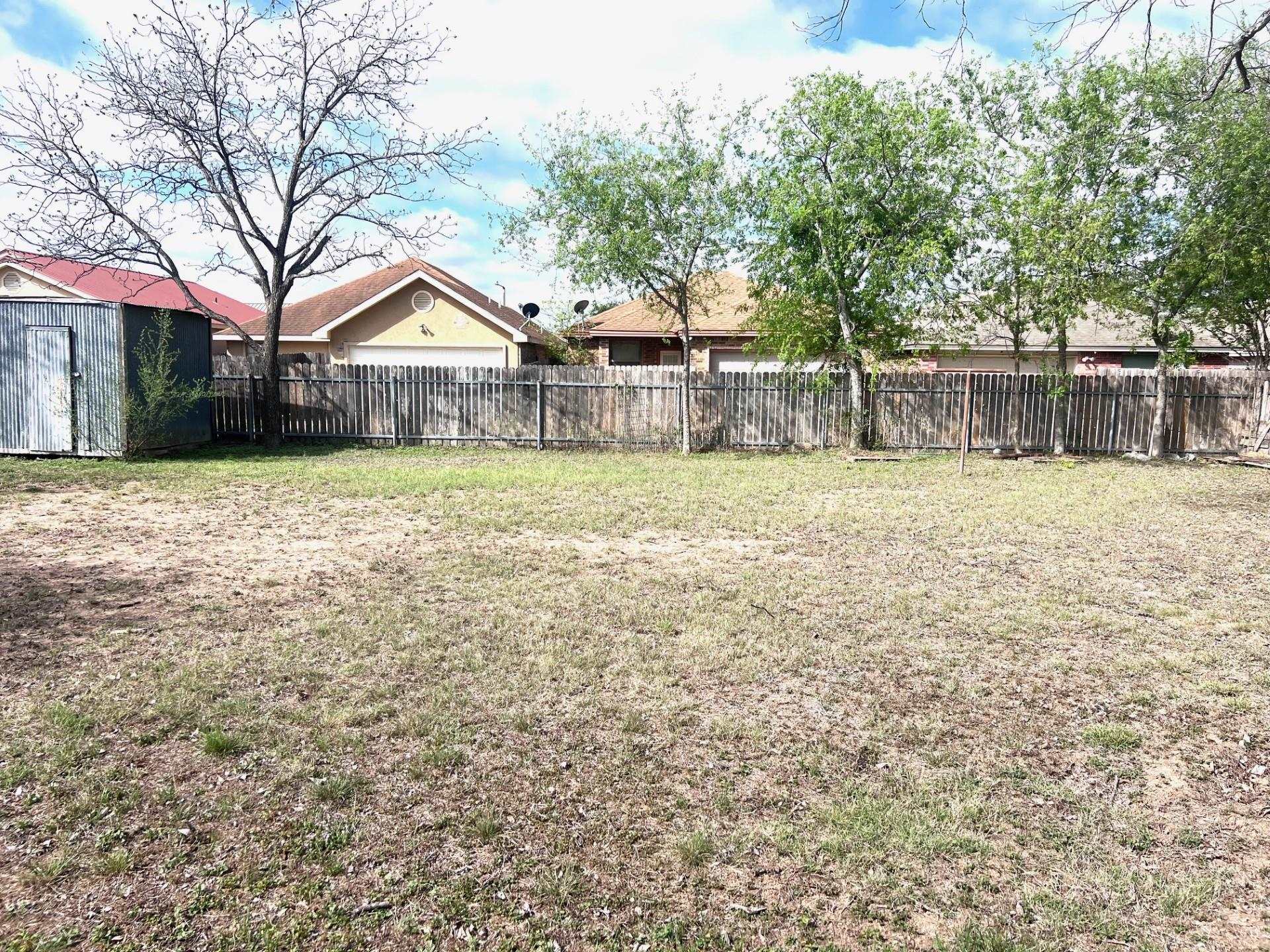 Listing photo id 25 for 535 4th N 