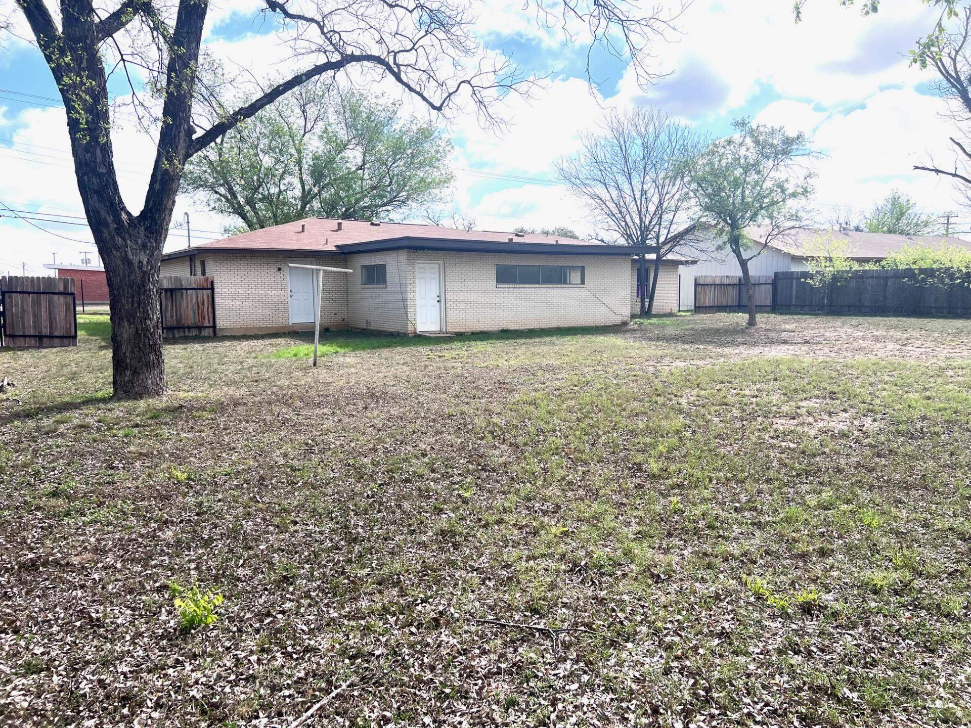 Listing photo id 26 for 535 4th N 