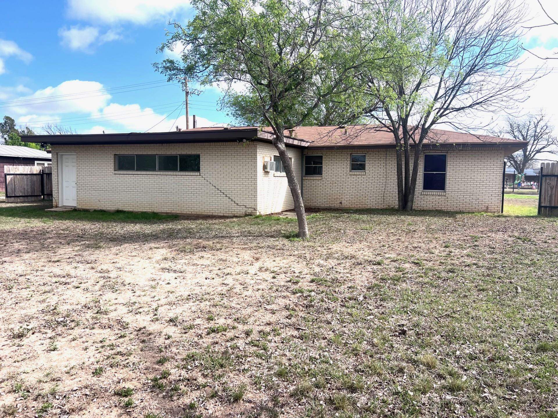 Listing photo id 28 for 535 4th N 
