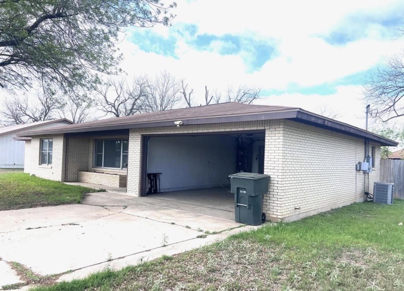 Listing photo id 2 for 535 4th N 