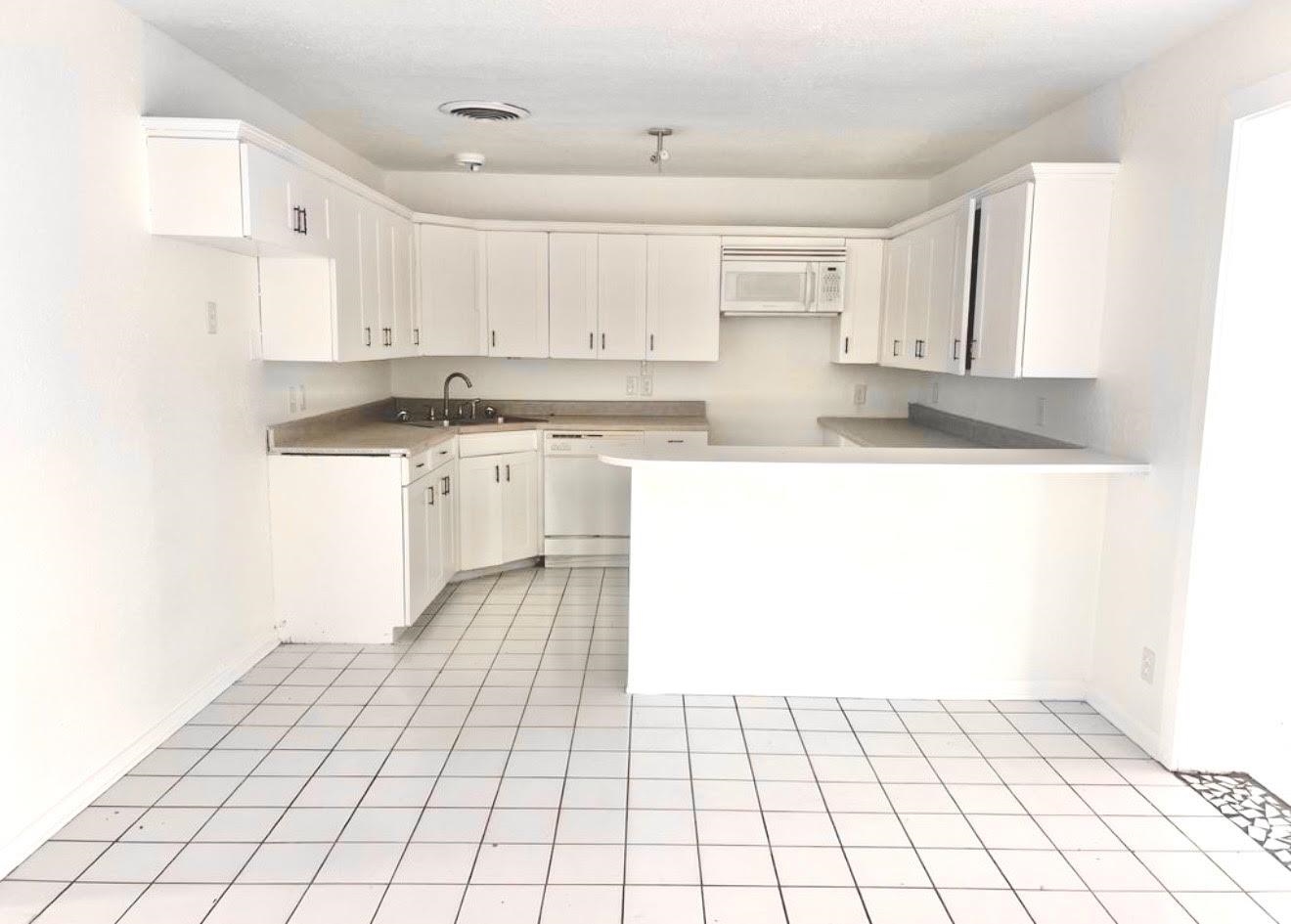 Listing photo id 6 for 535 4th N 