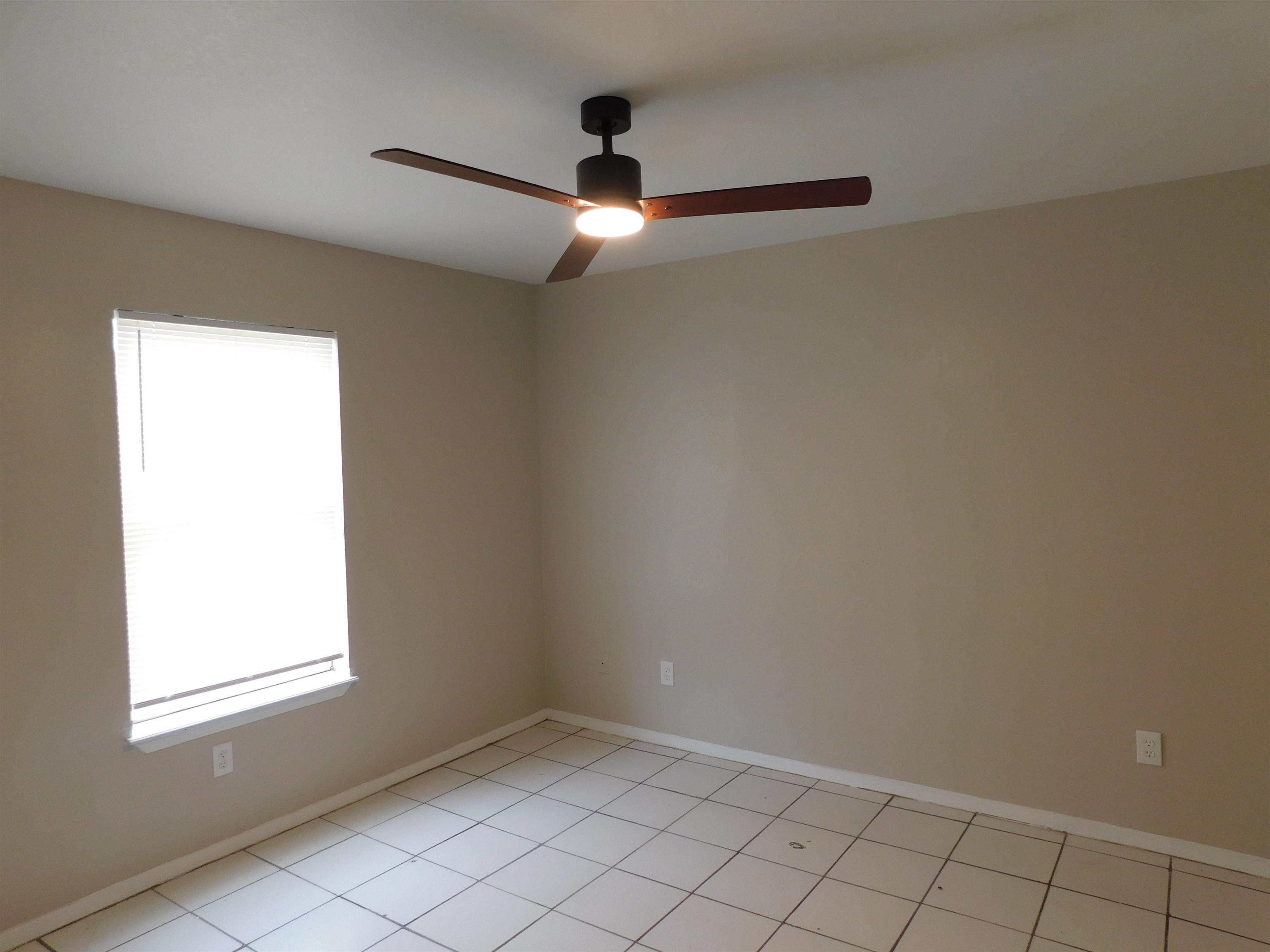 Image 12 of 20 For 105 Rockwell