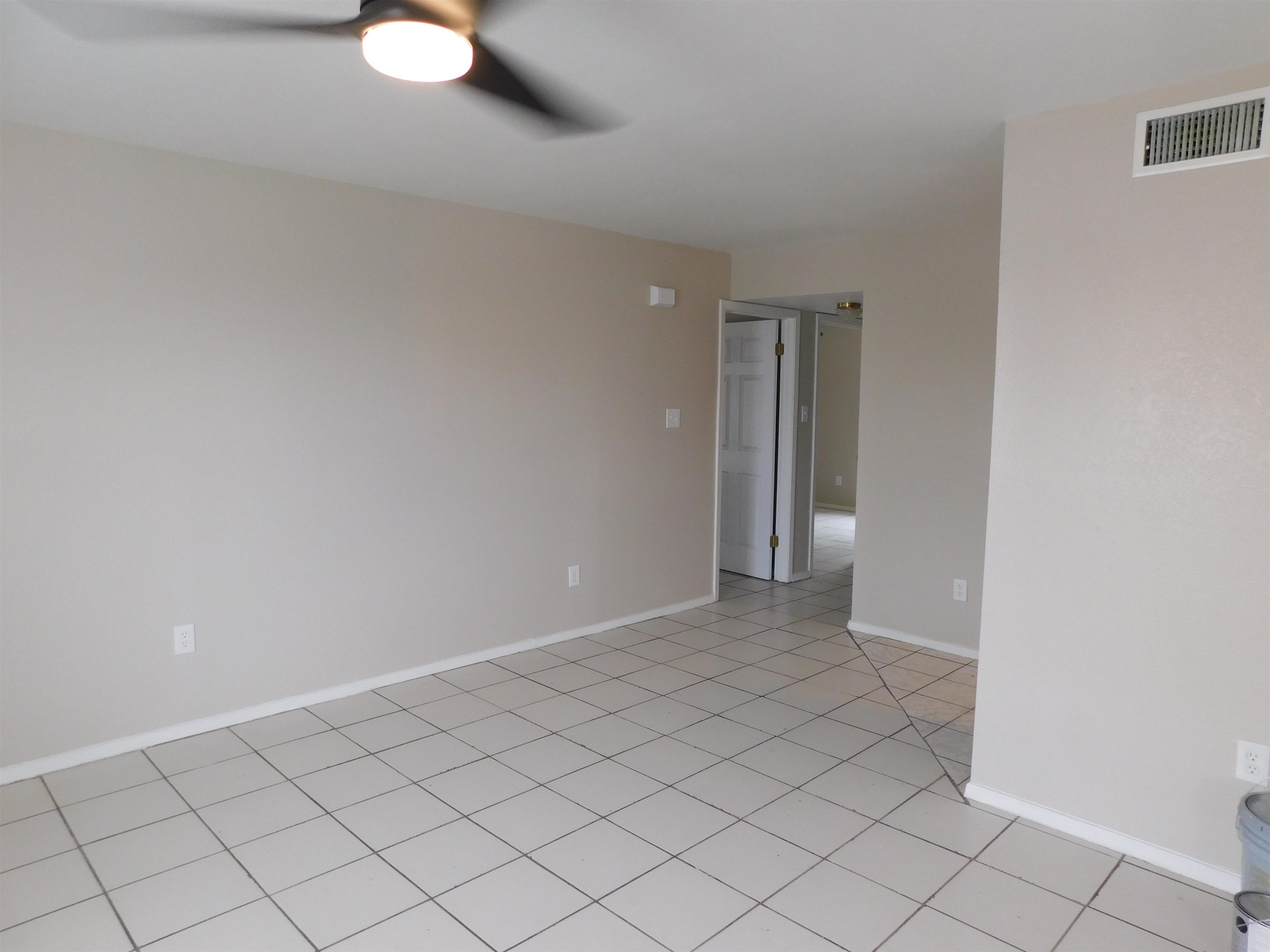 Image 4 of 20 For 105 Rockwell