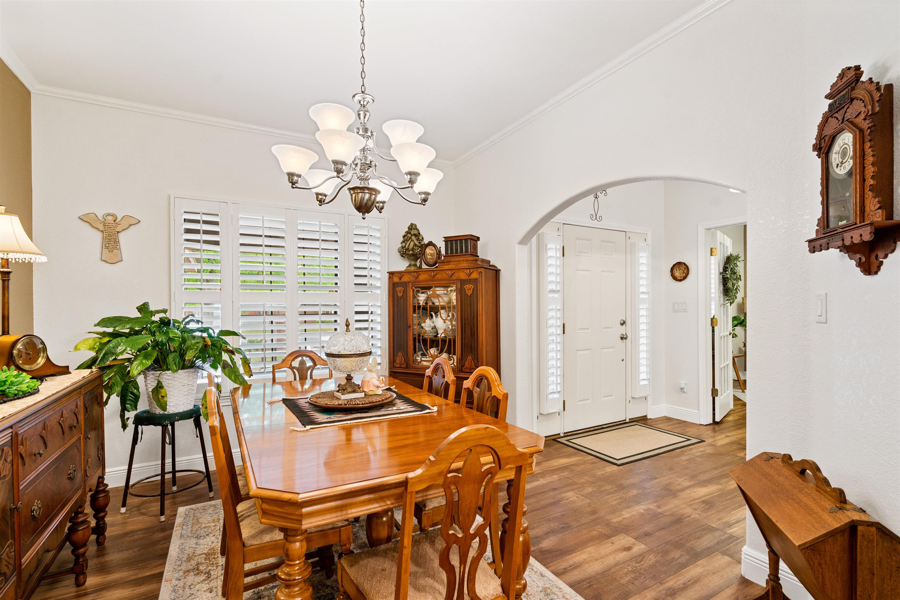 Image 12 of 48 For 104 Broadview S