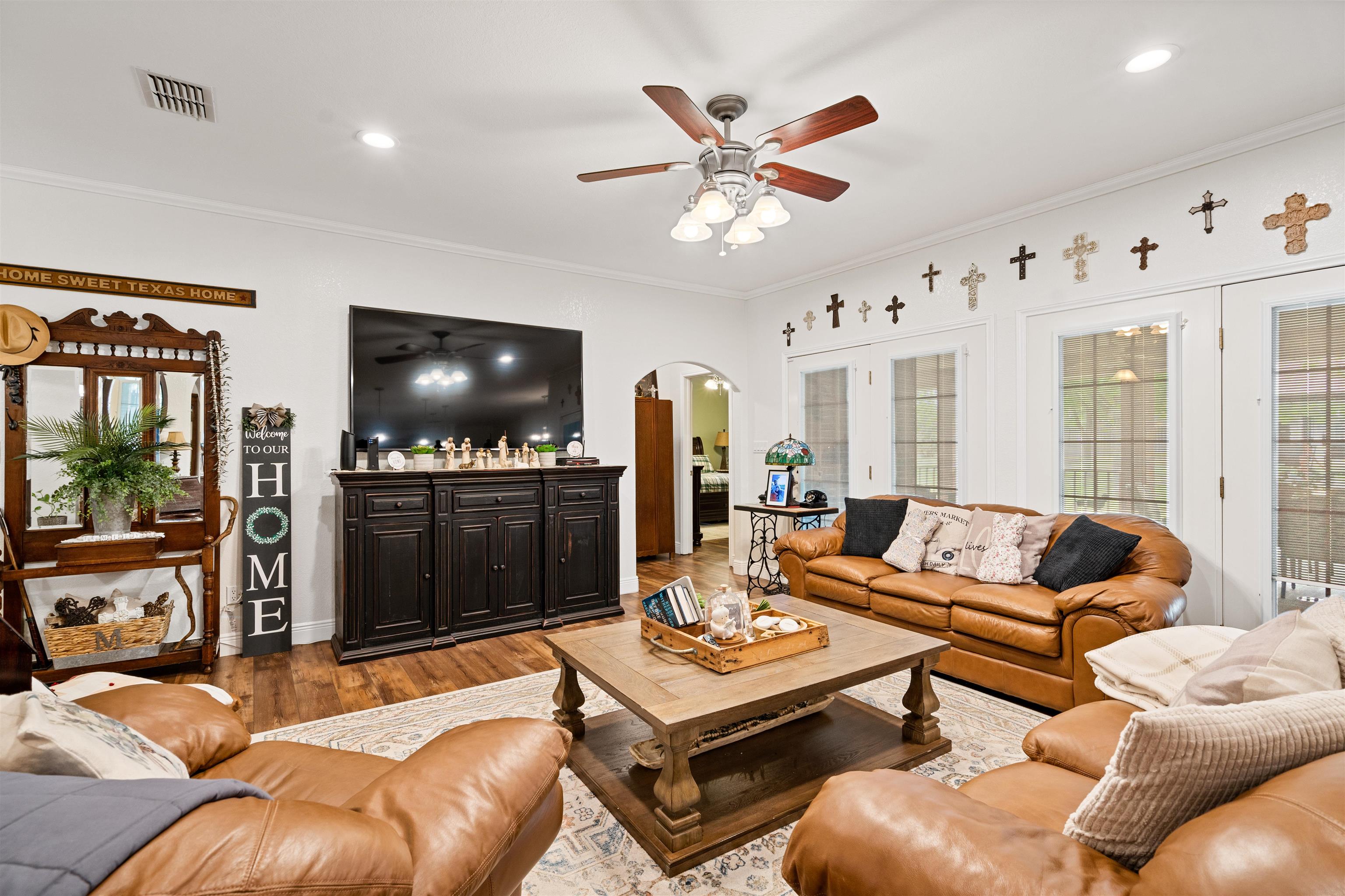 Image 16 of 48 For 104 Broadview S