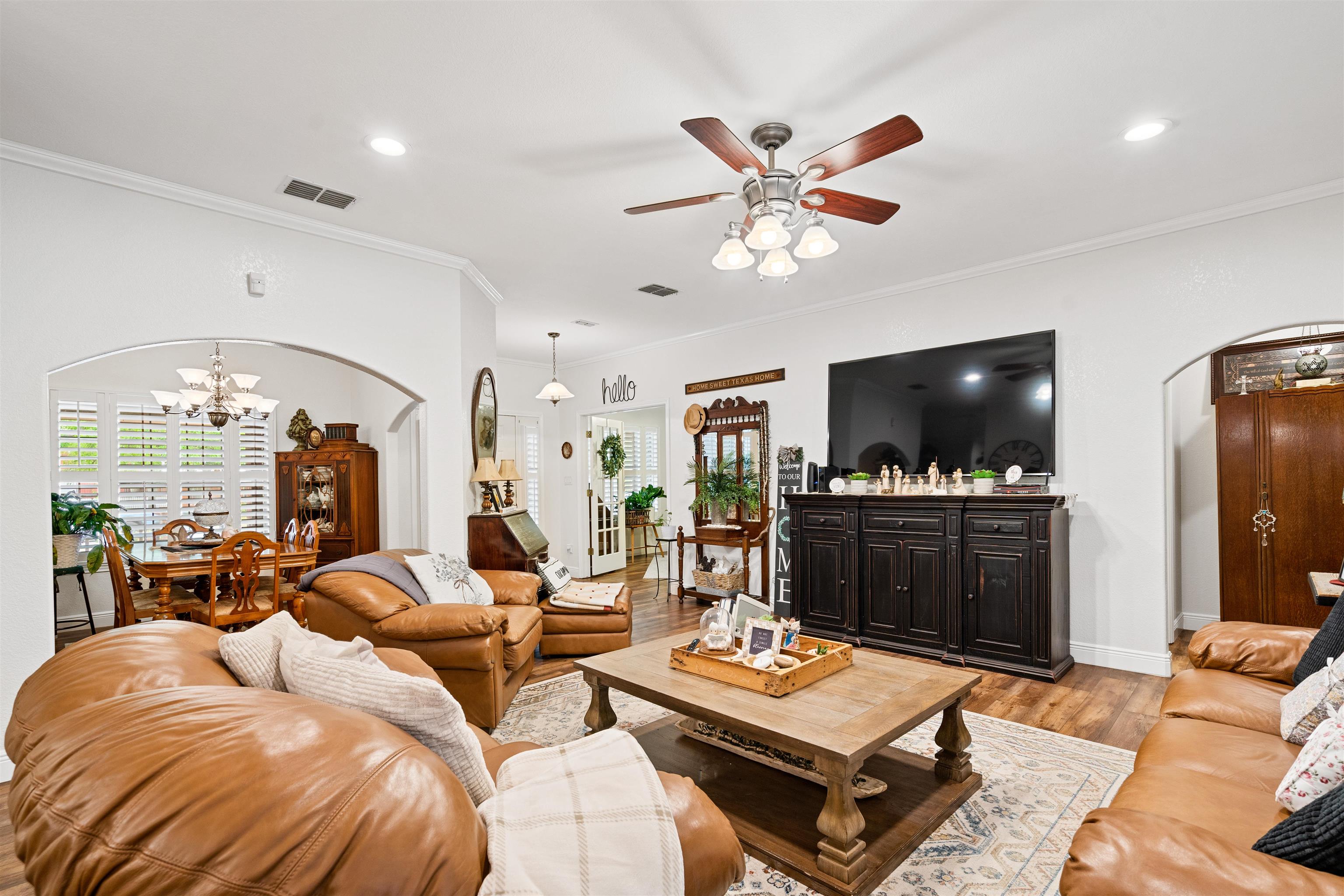 Image 17 of 48 For 104 Broadview S