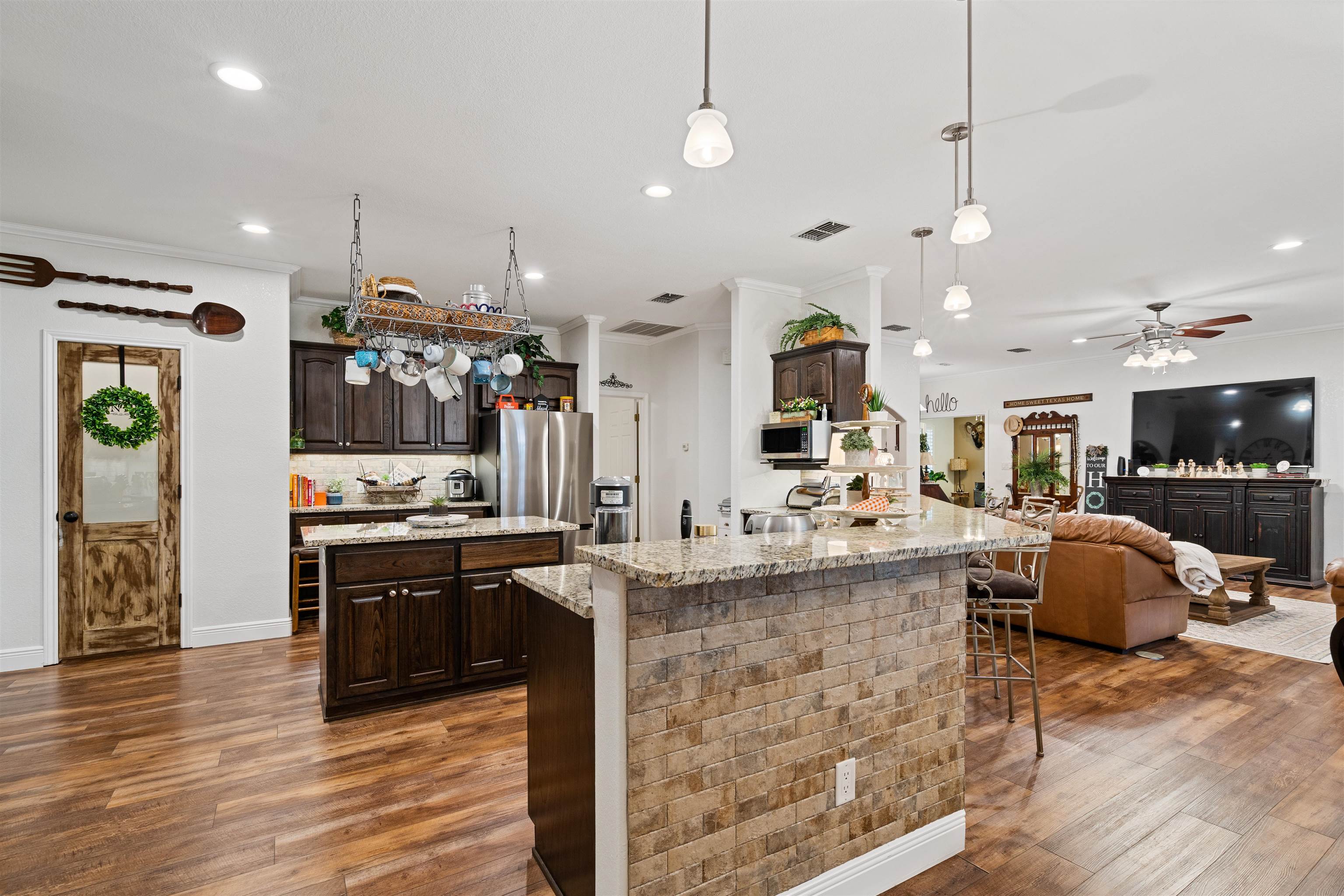 Image 18 of 48 For 104 Broadview S