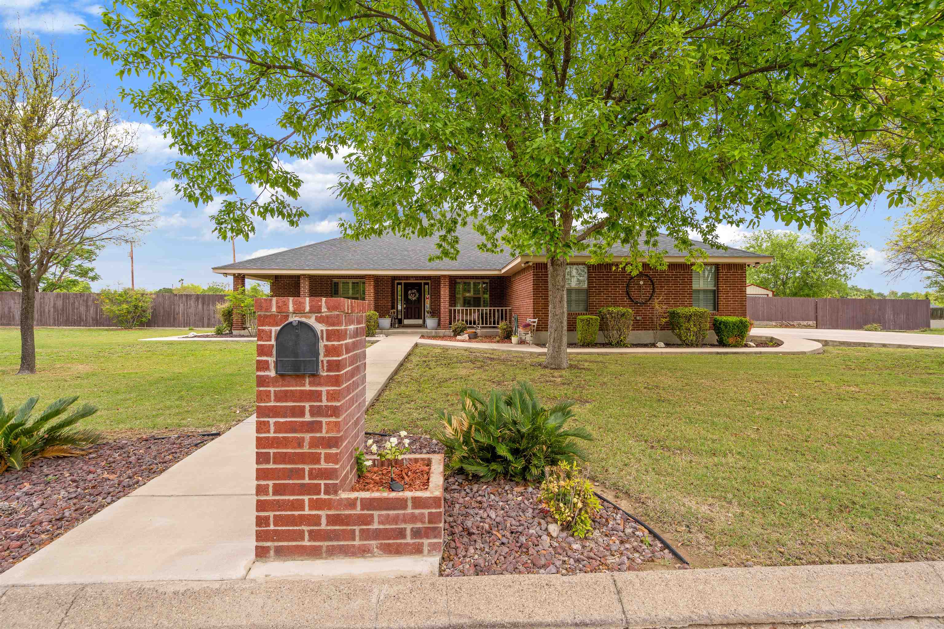 Image 2 of 48 For 104 Broadview S