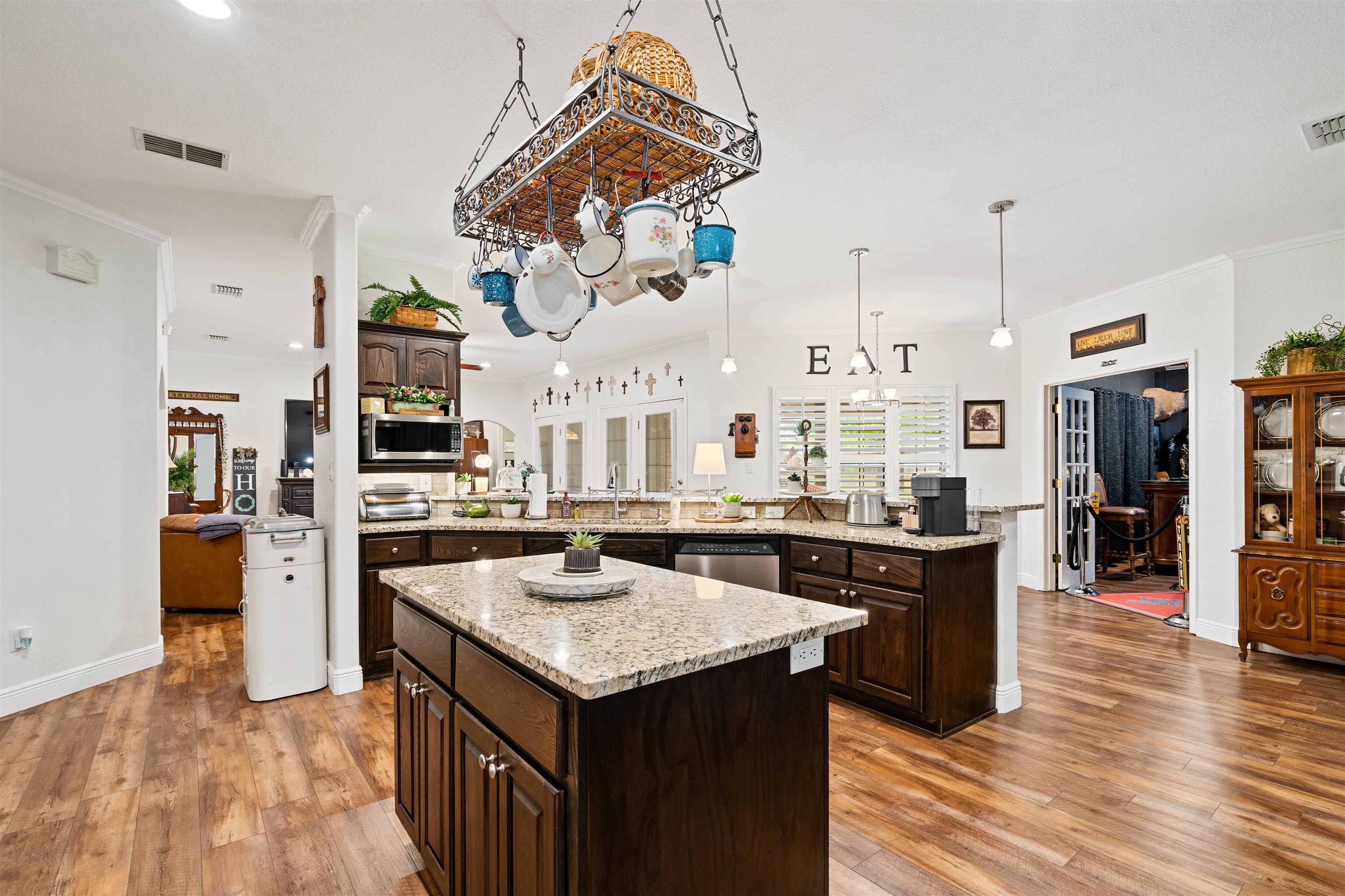 Image 20 of 48 For 104 Broadview S