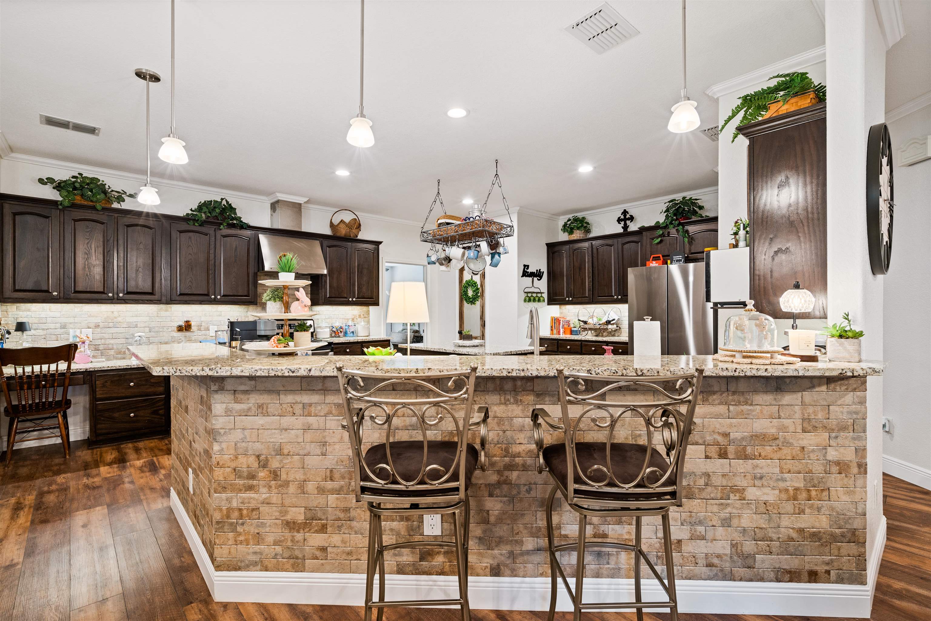 Image 22 of 48 For 104 Broadview S