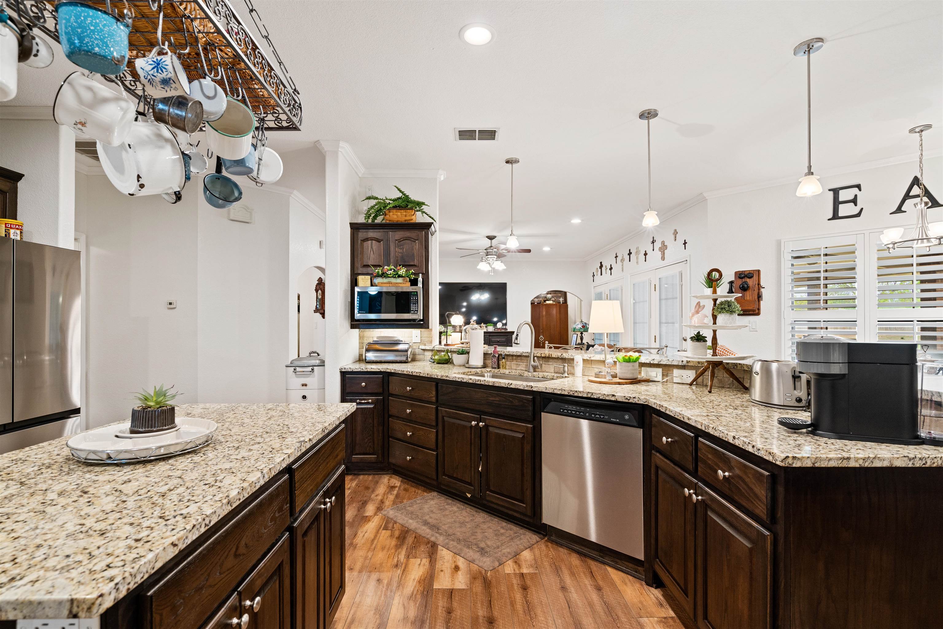 Image 25 of 48 For 104 Broadview S