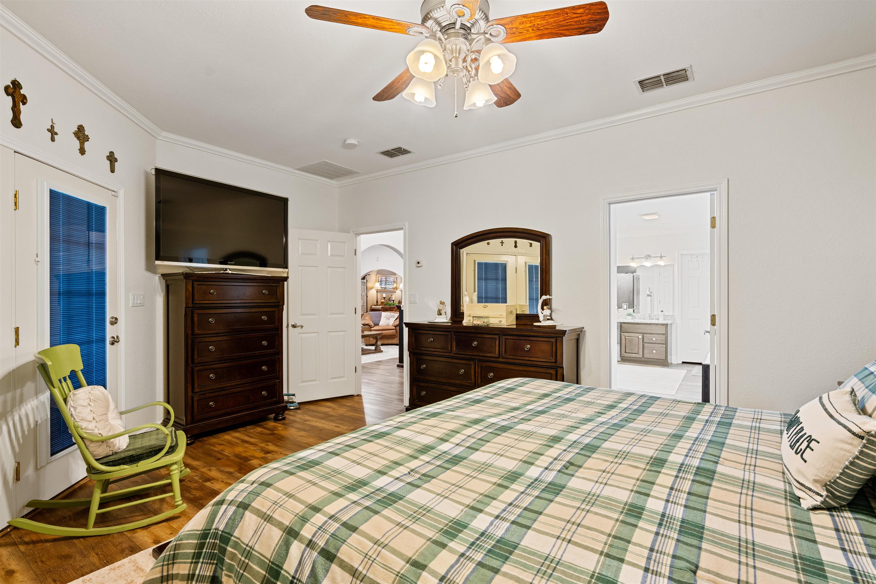 Image 29 of 48 For 104 Broadview S