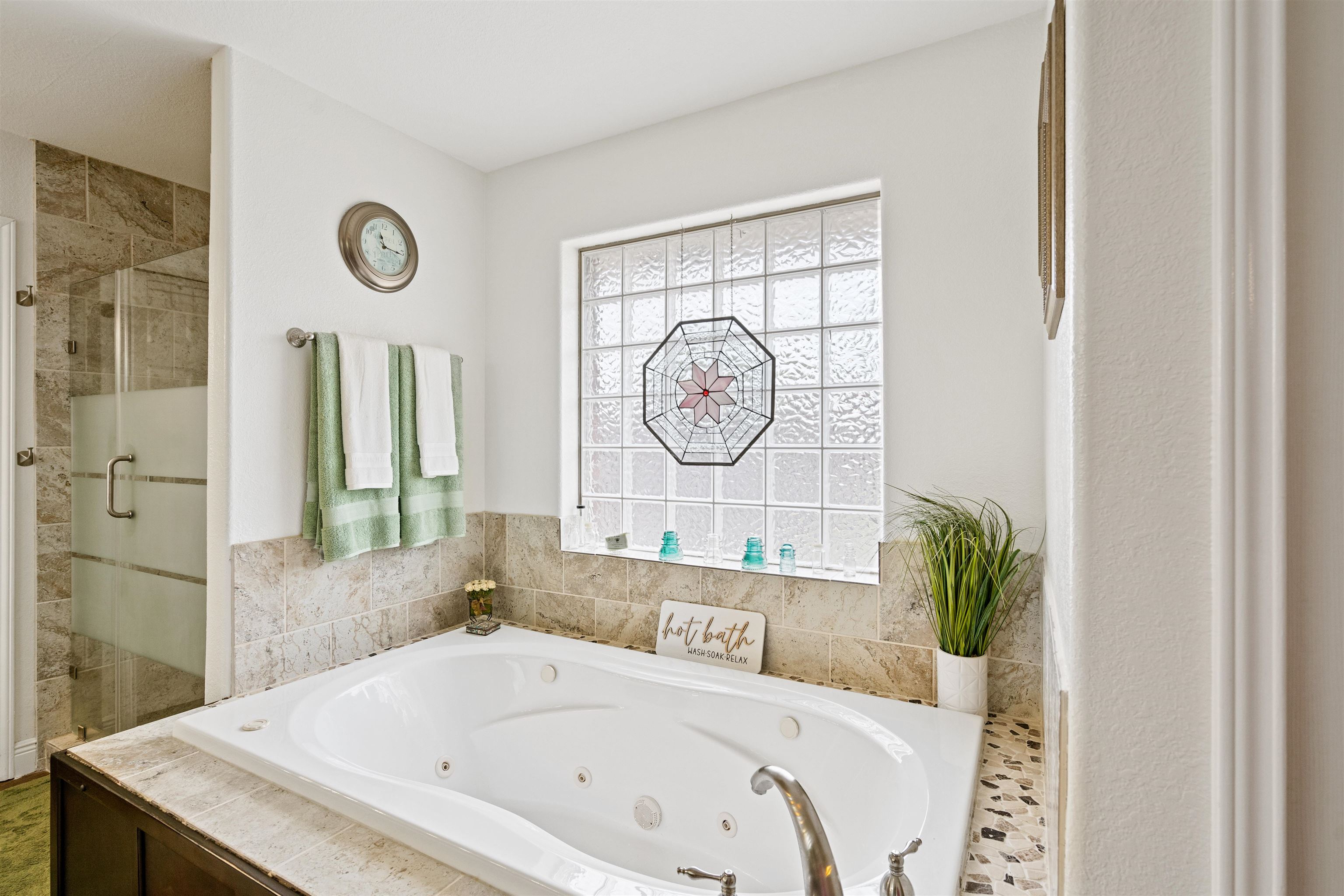 Image 30 of 48 For 104 Broadview S