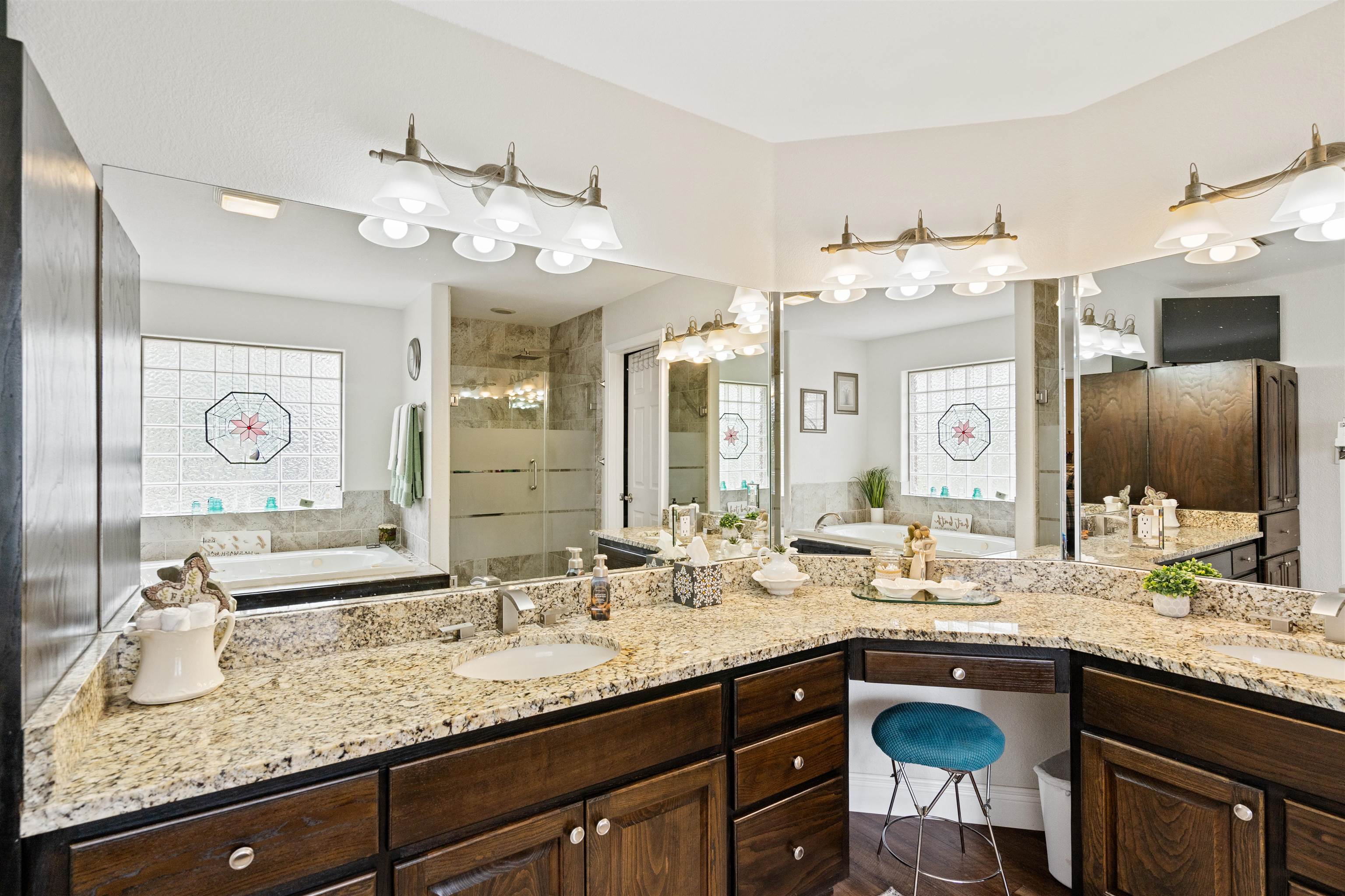 Image 31 of 48 For 104 Broadview S