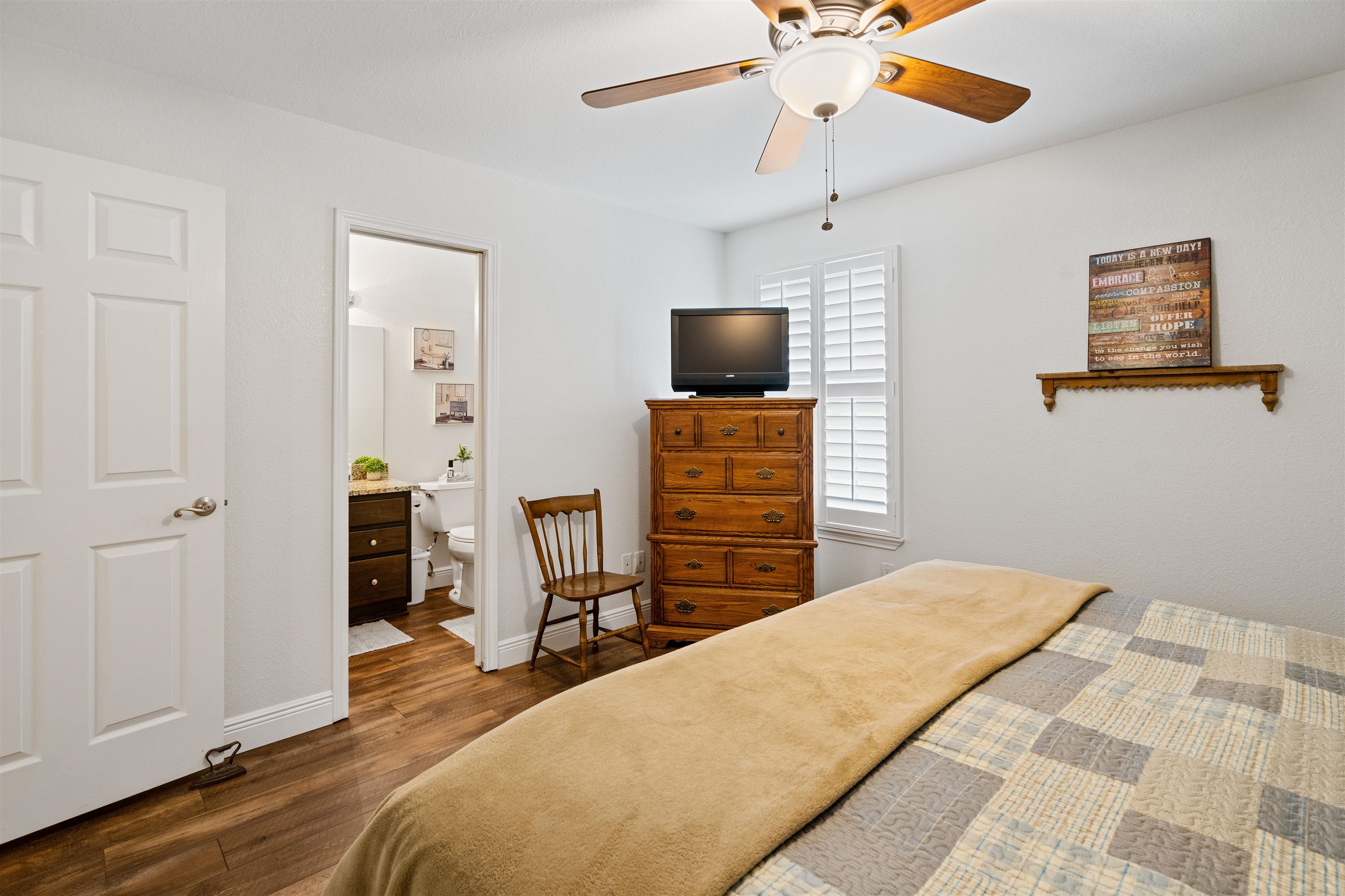 Image 34 of 48 For 104 Broadview S