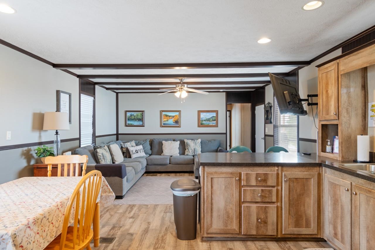 Image 17 of 47 For 6748 Texas Road #2