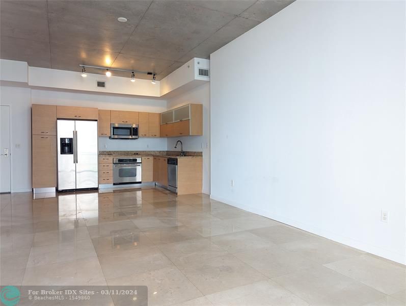 Image 5 of 16 For 2275 Biscayne Blvd  902