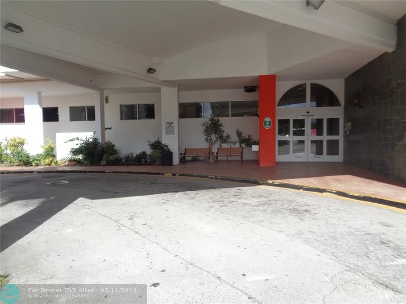 Image 3 of 13 For 1351 Miami Gardens Dr  223