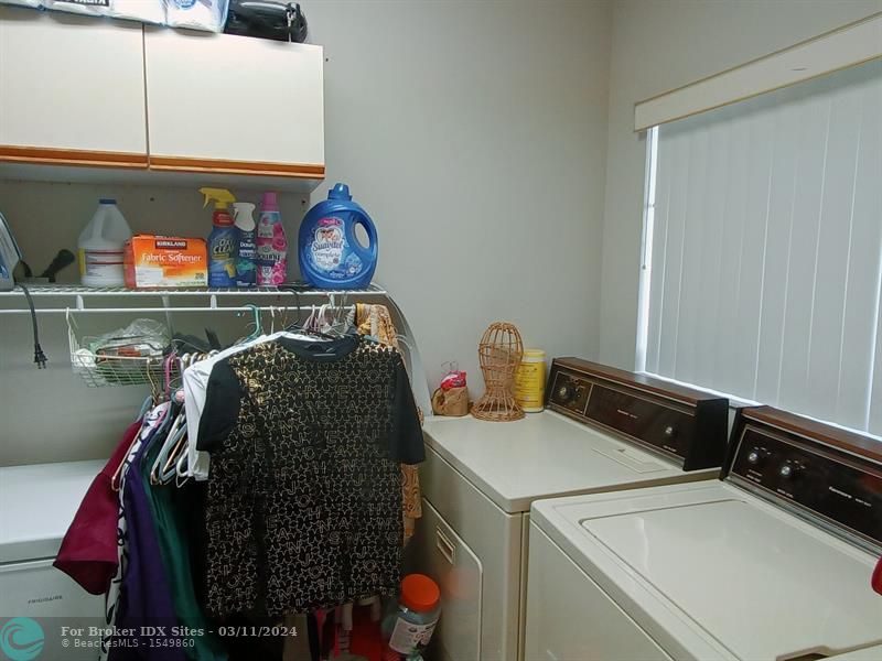 Image 11 of 43 For 15401 Pembridge Ave  13