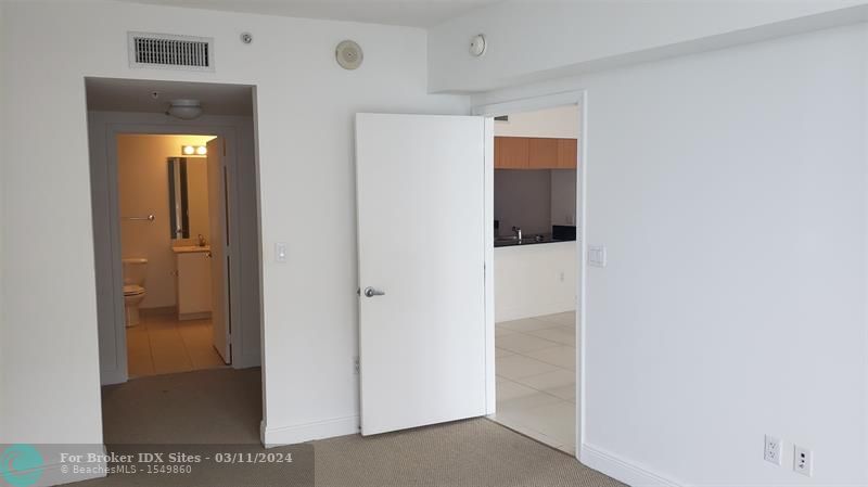 Image 4 of 12 For 1750 Bayshore Dr  4905