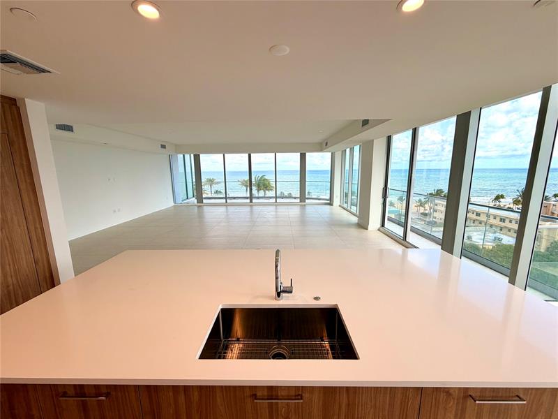 Image 24 of 35 For 153 Seabreeze Boulevard  602