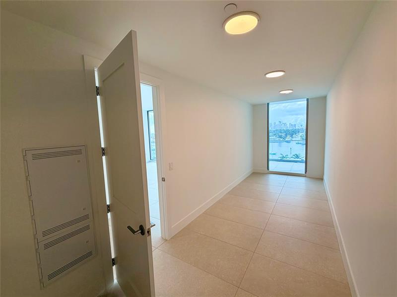 Image 28 of 35 For 153 Seabreeze Boulevard  602