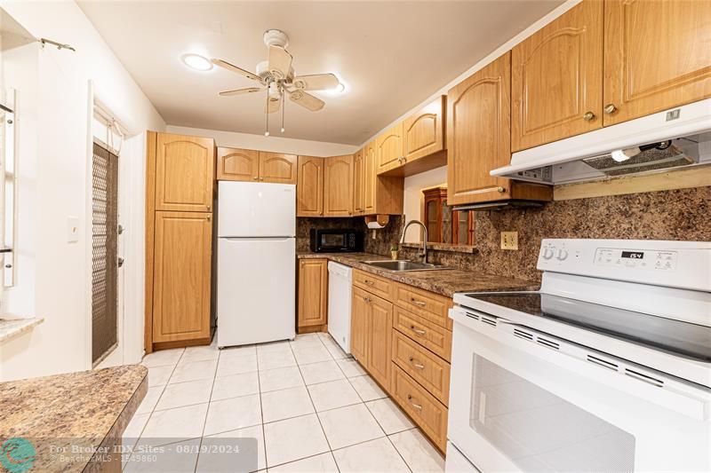 Image 11 of 27 For 4211 41st Street  201