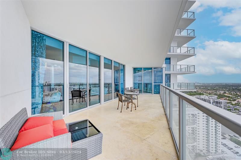 Image 20 of 76 For 3101 Ocean Dr  2703