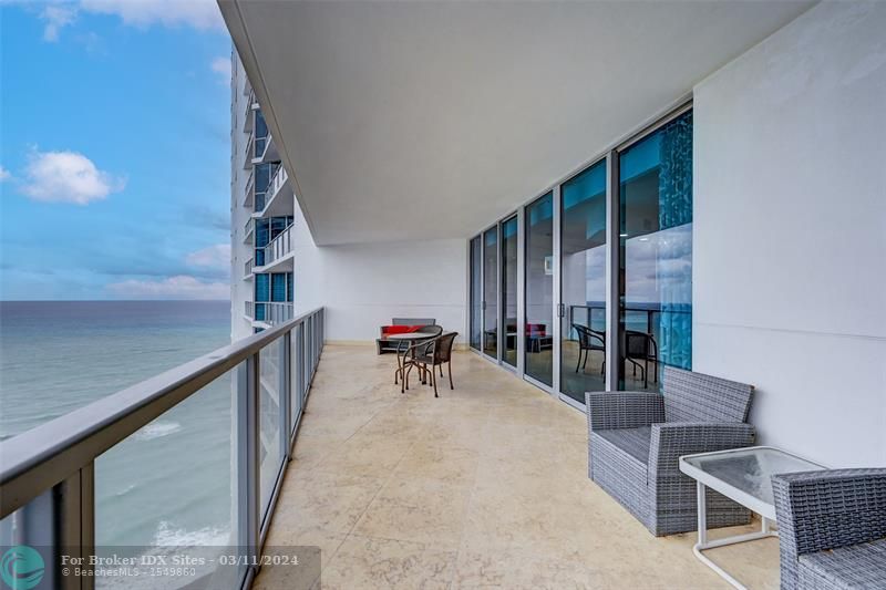 Image 21 of 76 For 3101 Ocean Dr  2703