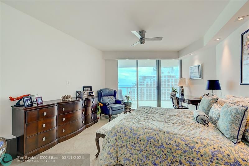 Image 29 of 76 For 3101 Ocean Dr  2703