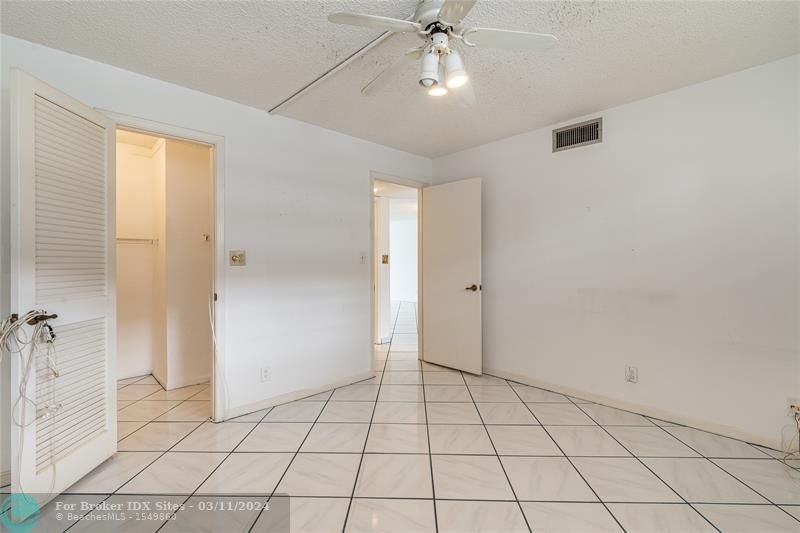 Image 11 of 55 For 8971 Hollybrook Blvd  108