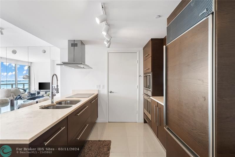 Image 11 of 52 For 495 Brickell Ave  811