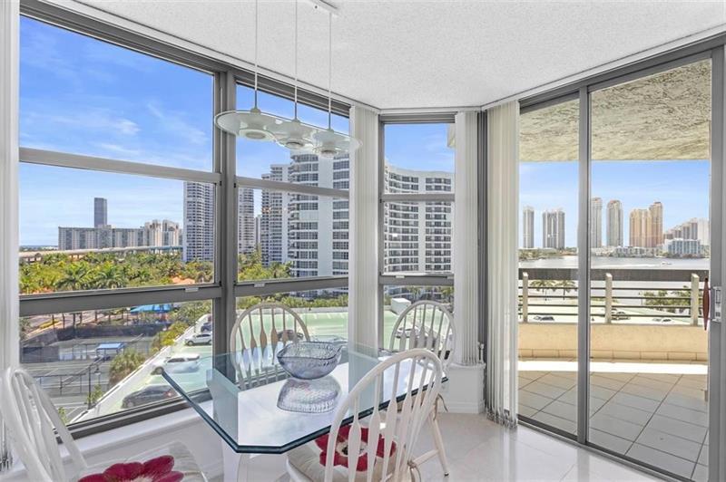 Image 11 of 29 For 3530 Mystic Pointe Dr  910