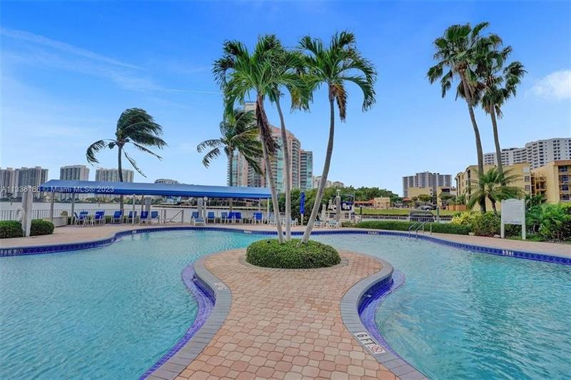 Image 22 of 29 For 3530 Mystic Pointe Dr  910