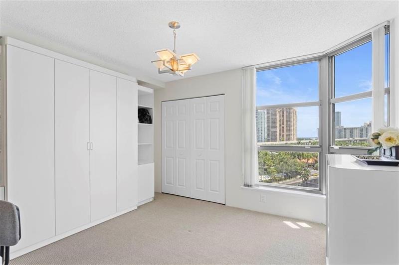 Image 26 of 29 For 3530 Mystic Pointe Dr  910