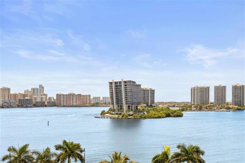 Image 3 of 29 For 3530 Mystic Pointe Dr  910