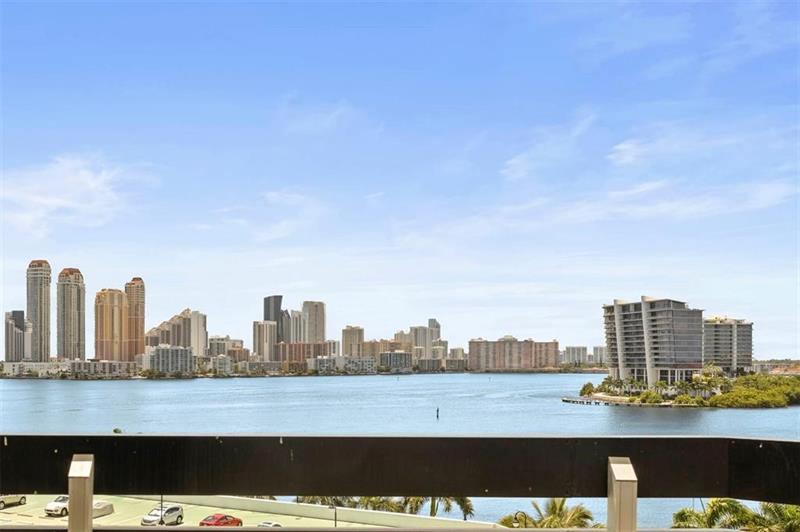 Image 4 of 29 For 3530 Mystic Pointe Dr  910