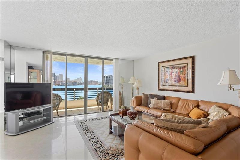 Image 6 of 29 For 3530 Mystic Pointe Dr  910