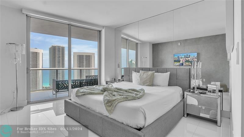 Image 18 of 38 For 2600 Hallandale Beach Blvd  T3202